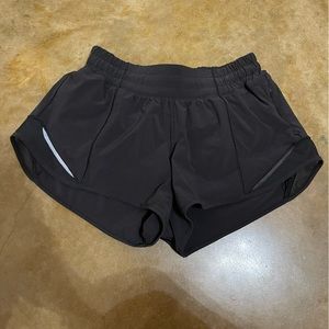 Lululemon hotty hot 2.5” low rise short!